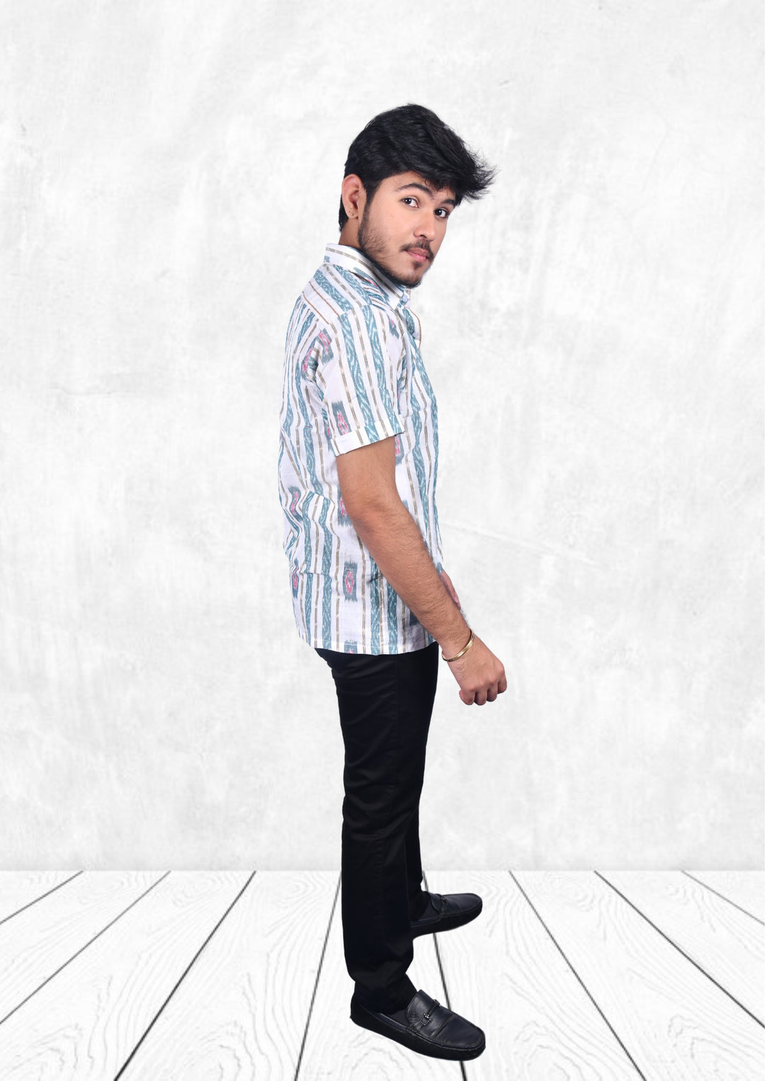 Sambalpuri Men's Cotton Half-sleeve Shirt in Off-White & Green