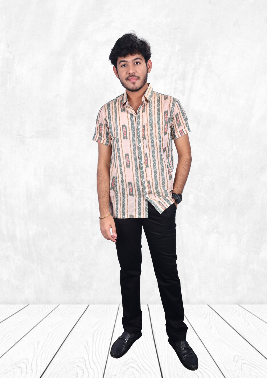 Sambalpuri Handloom  Cotton Men's Half-sleeve Shirt in Beige & Green