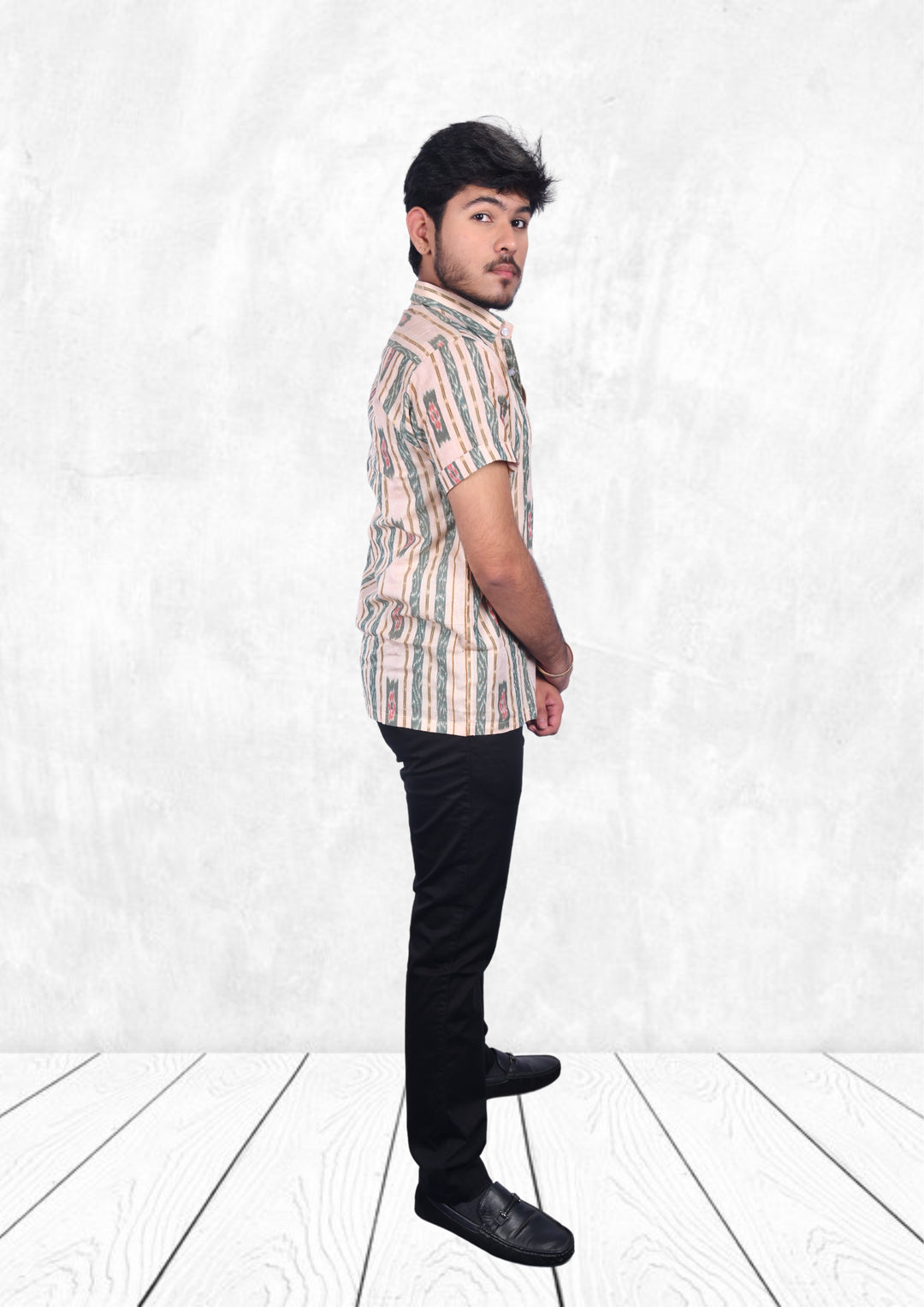 Sambalpuri Handloom  Cotton Men's Half-sleeve Shirt in Beige & Green