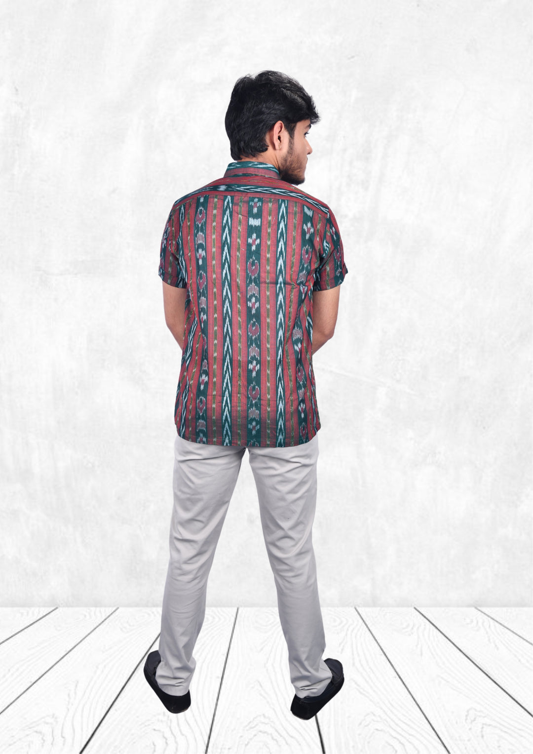 Sambalpuri Handloom Men's Half-sleeve Shirt in Green & Maroon