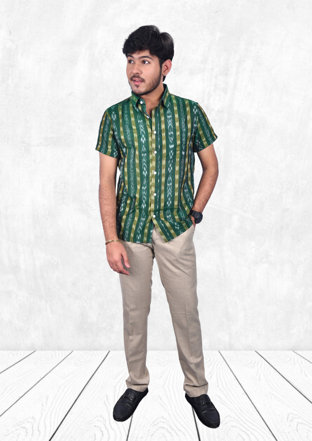 Sambalpuri Handloom Men's Cotton Half-sleeve Shirt in Green