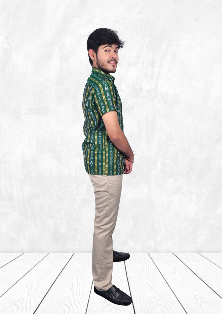 Sambalpuri Handloom Men's Cotton Half-sleeve Shirt in Green